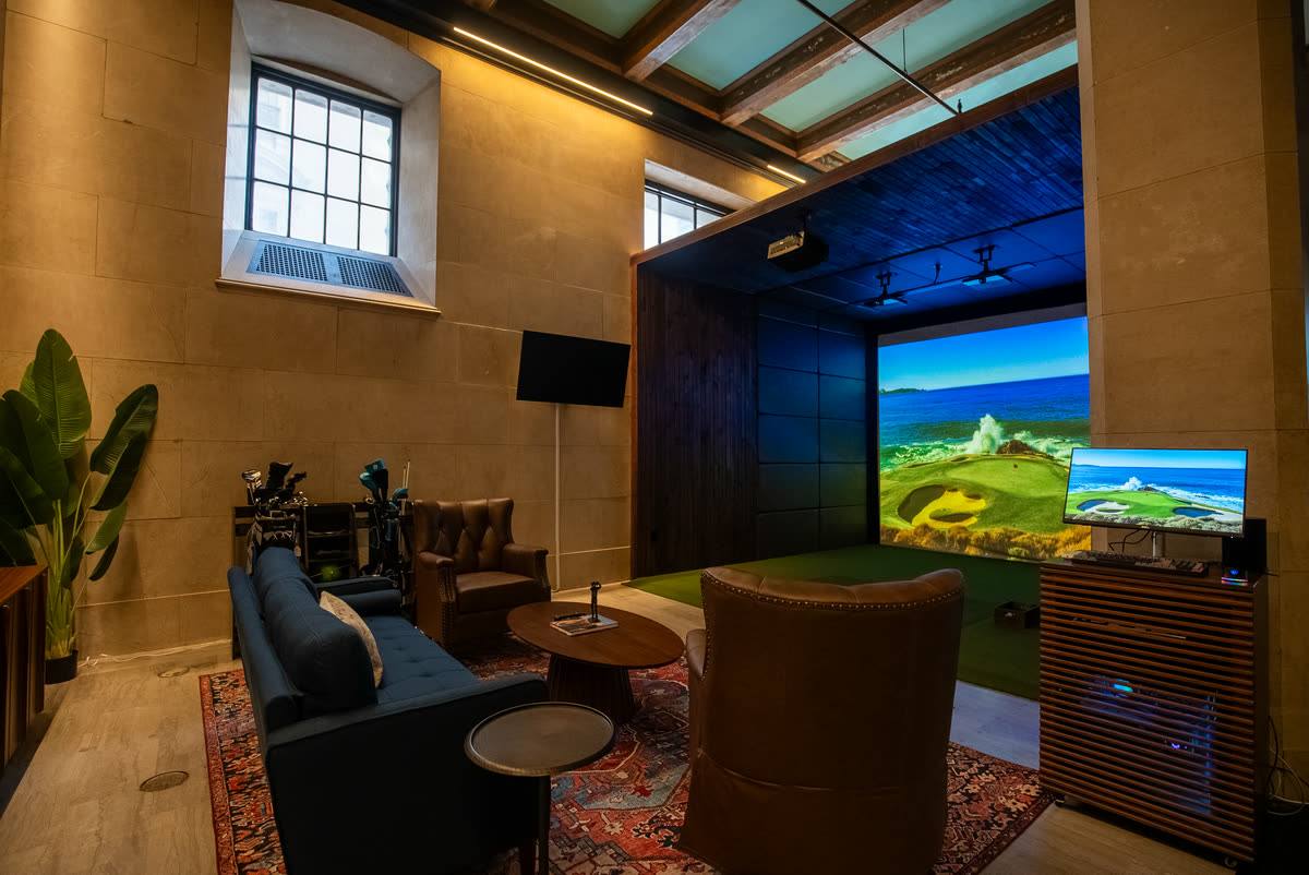 Simulator bay at Philadelphia Golf Club