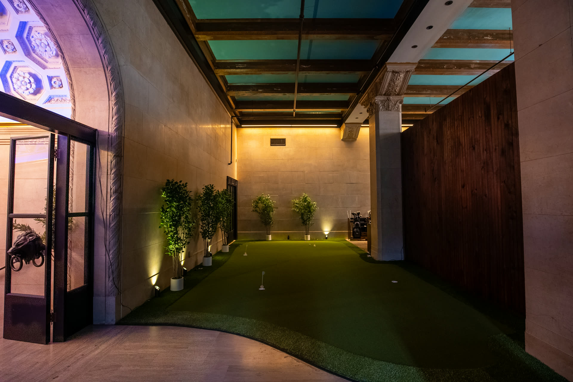 Member putting on the simulator green at Philadelphia Golf Club